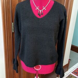 Vero Moda  NWT  Simone V-neck Ruffle Blouse   Long sleeve. Bell at ends  Size XS